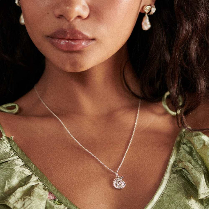Daisy London Silver Pearl And Shell Pendant Necklace - MococoDaisy LondonSN19_SLVCharms & Pendants
