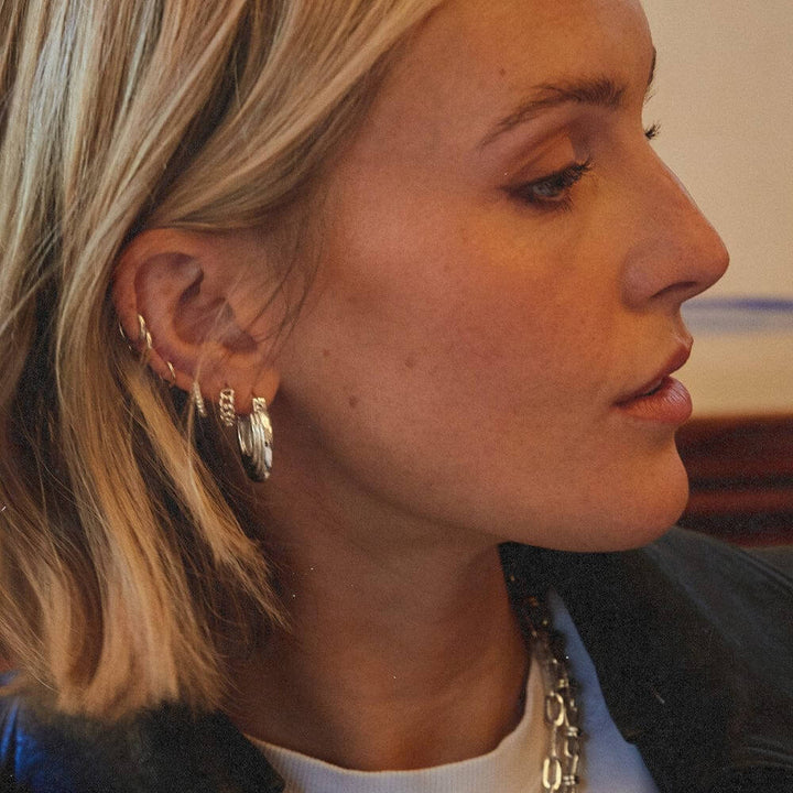 Daisy London Silver Plated Polly Sayer Mini Ridge Hoop Earrings - MococoDaisy LondonSPE07_SLVEarrings