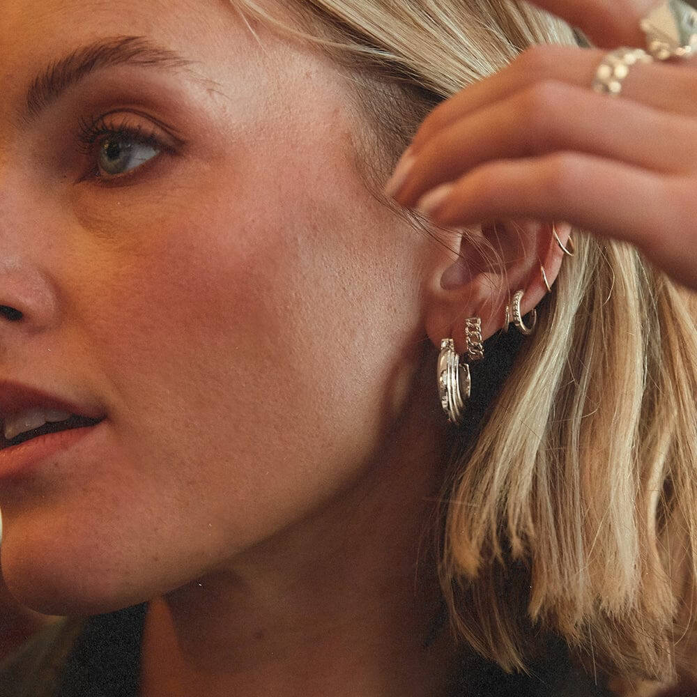 Daisy London Silver Plated Polly Sayer Mini Ridge Hoop Earrings - MococoDaisy LondonSPE07_SLVEarrings