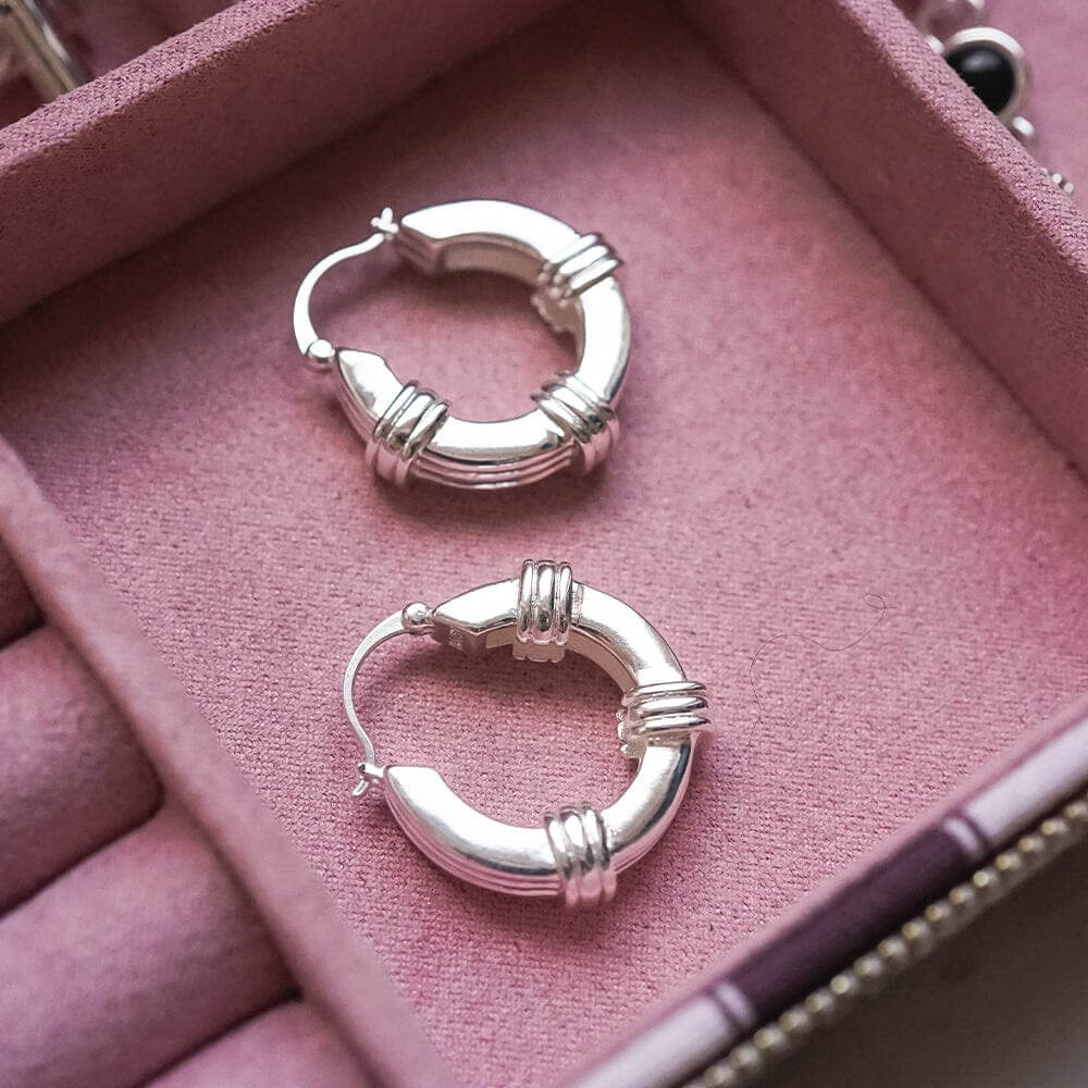 Daisy London Silver Plated Polly Sayer Triple Ridge Chunky Hoop Earrings - MococoDaisy LondonSPE09_SLVEarrings