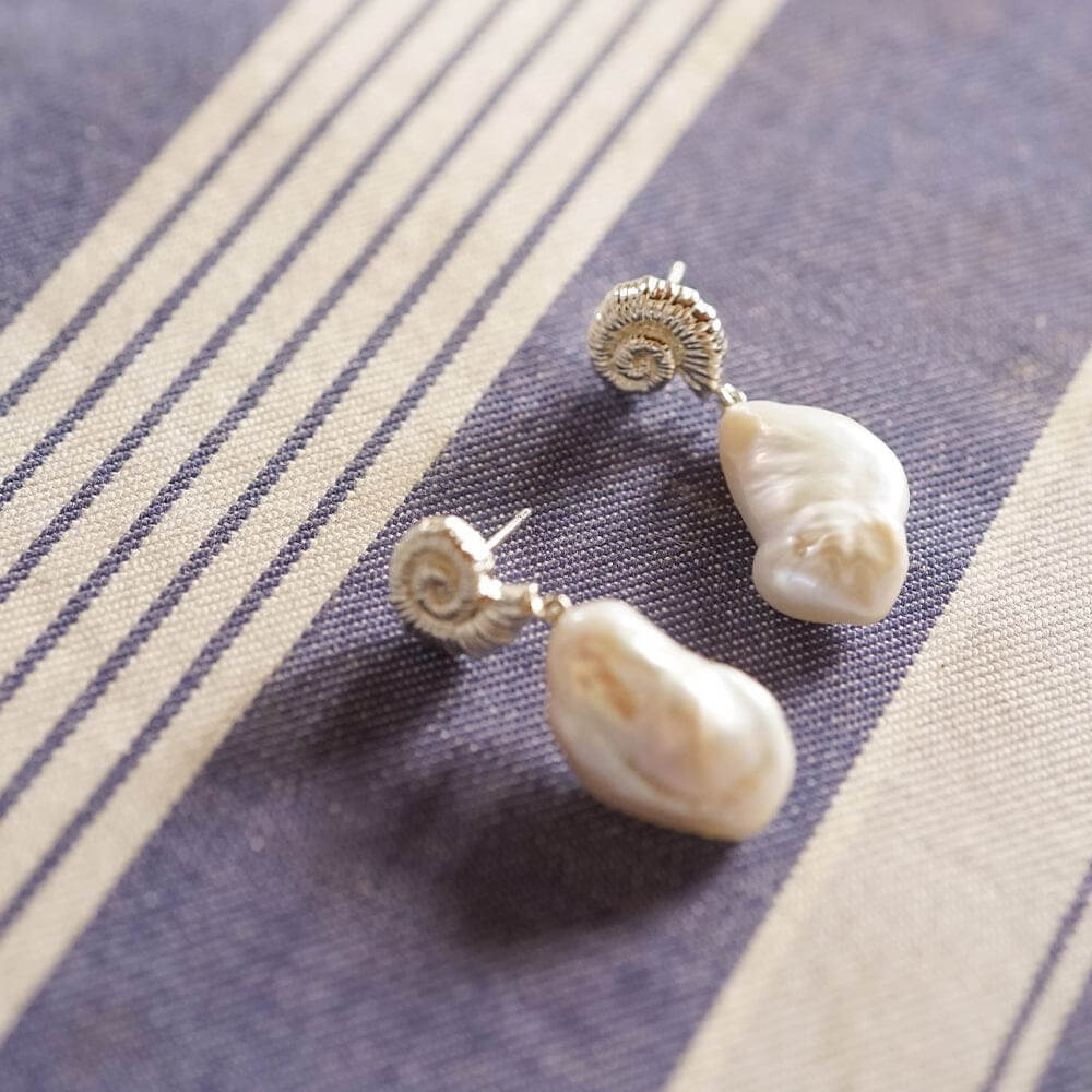 Daisy London Silver Shell Baroque Pearl Drop Earrings - MococoDaisy LondonSE16_SLVEarrings