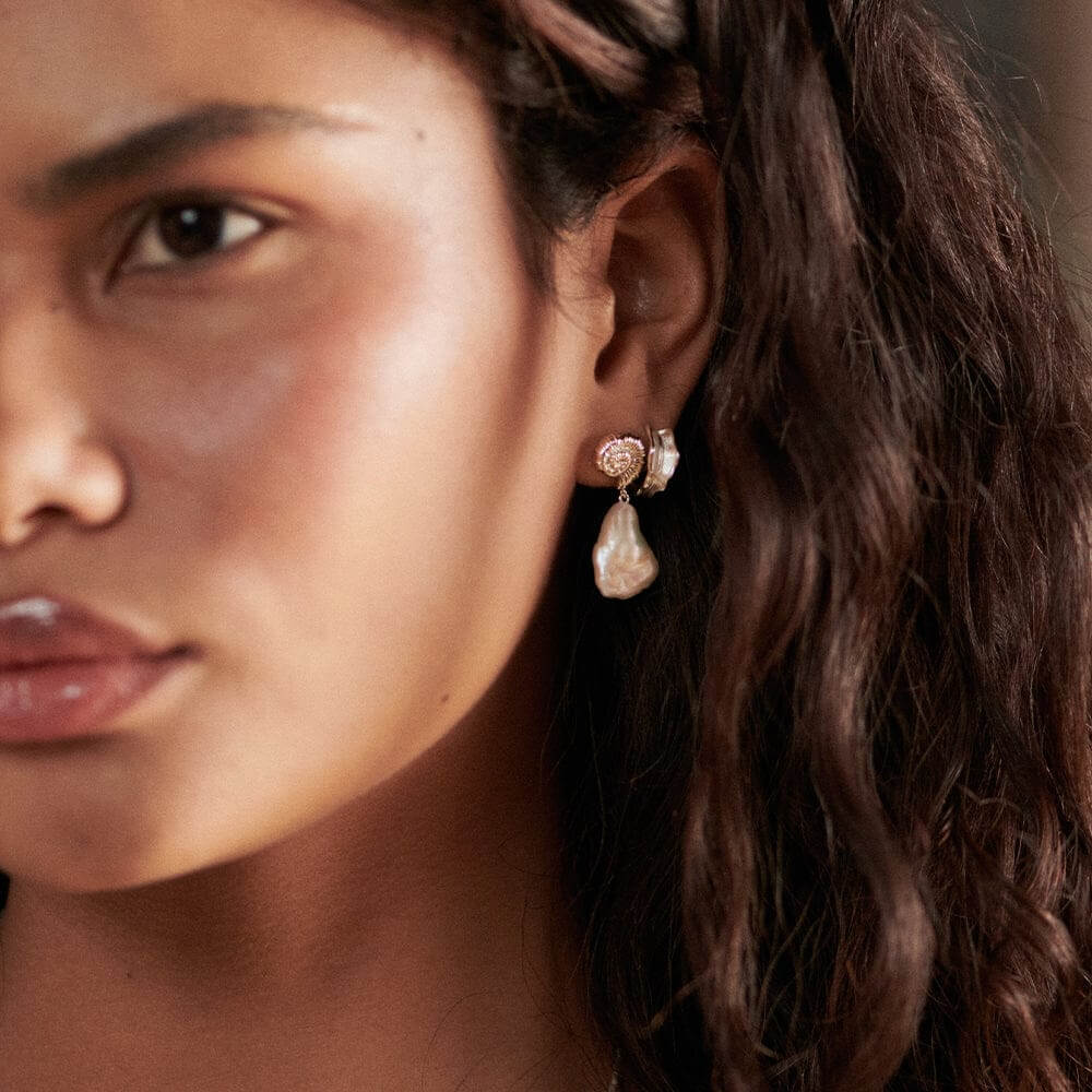 Daisy London Silver Shell Baroque Pearl Drop Earrings - MococoDaisy LondonSE16_SLVEarrings