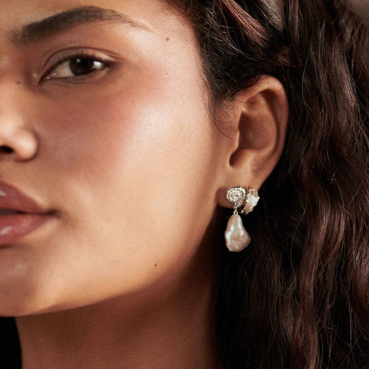Daisy London Silver Shell Baroque Pearl Drop Earrings - MococoDaisy LondonSE16_SLVEarrings