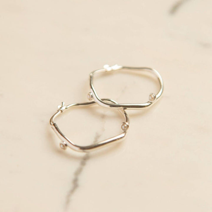 Daisy London Silver Shrimps Organic Pearl Hoop Earrings - MococoDaisy LondonSHE003_SLVEarrings