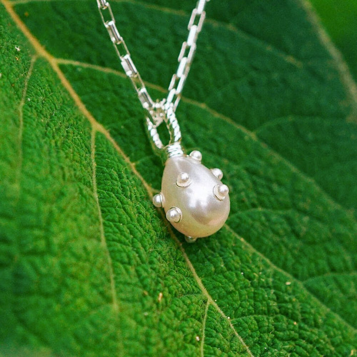 Daisy London Silver Shrimps Pearl Charm Pendant - MococoDaisy LondonSHC002_SLVCharms & Pendants