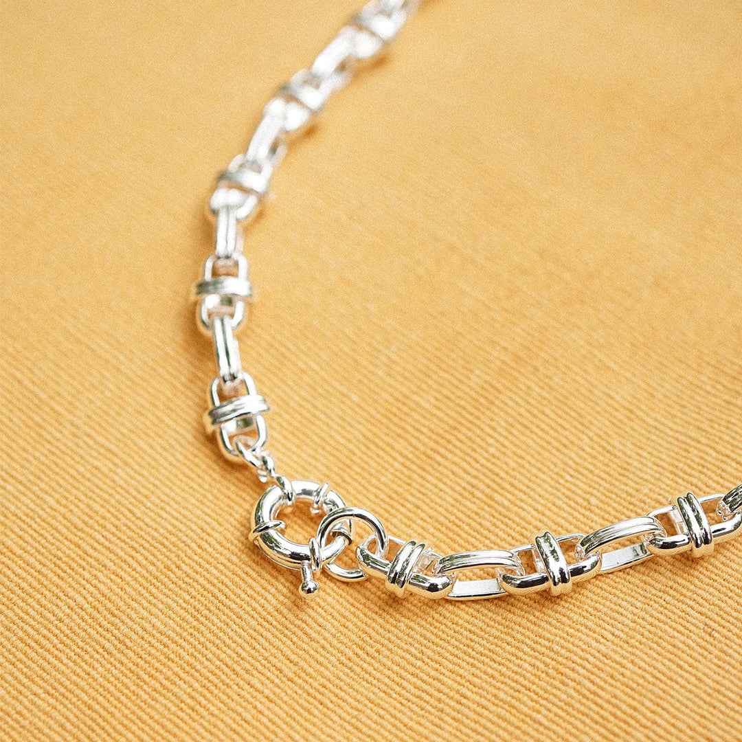 Daisy Polly Lock Chain Necklace: Chunky Silver Plated Statement Jewellery for Layering - MococoDaisy LondonSPN10_SLV5056104139134Necklaces