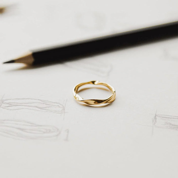 Daisy Estée Lalonde Wavy Stacking Ring