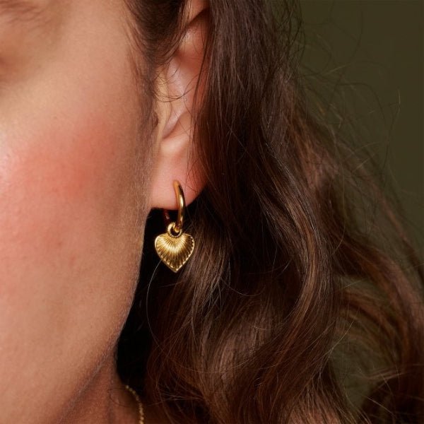 Hot Diamonds Gold Jac Jossa Essence Heart Huggie Earrings - MococoHot DiamondsDE8085055069055602Earrings