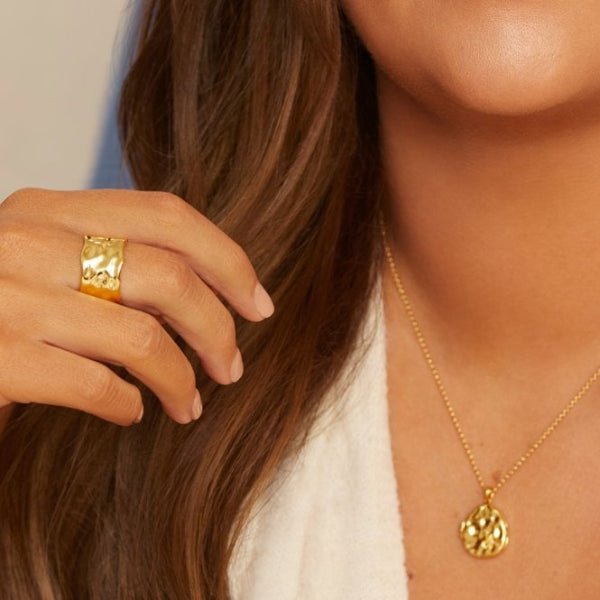 Hot Diamonds Gold Lunar Locket - MococoHot DiamondsDP9065055069049670Necklaces