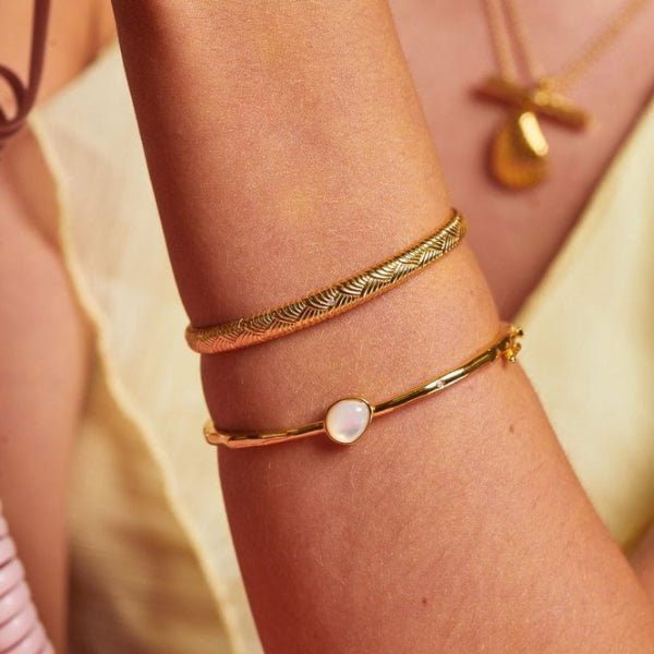 Hot Diamonds Gold Silver X GE Calm Bangle Bracelet - MOP - MococoHot DiamondsDC2155055069057330Bracelets