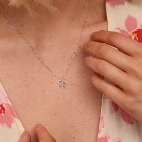 Hot Diamonds Silver Amulets Flower Pendant - MococoHot DiamondsDP8945055069048055Necklaces