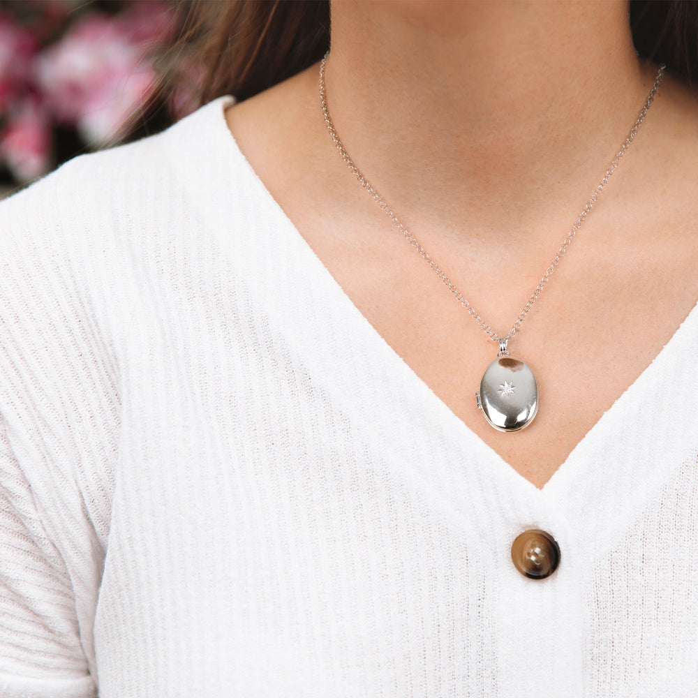 Hot Diamonds Silver Confident Oval Locket Necklace - MococoHot DiamondsDP143Necklaces