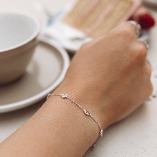 Hot Diamonds Silver Tender White Topaz Intermittent Bracelet - MococoHot DiamondsDL5805055069036960Bracelets