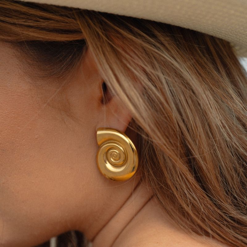 Little Grey Moon Gold Seashell Stud Earrings - MococoLittle Grey Moon100604Earrings