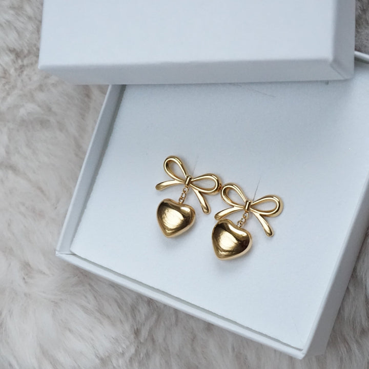 Little Grey Moon Gold Sweetheart Stud Earrings - MococoLittle Grey Moon100685Earrings
