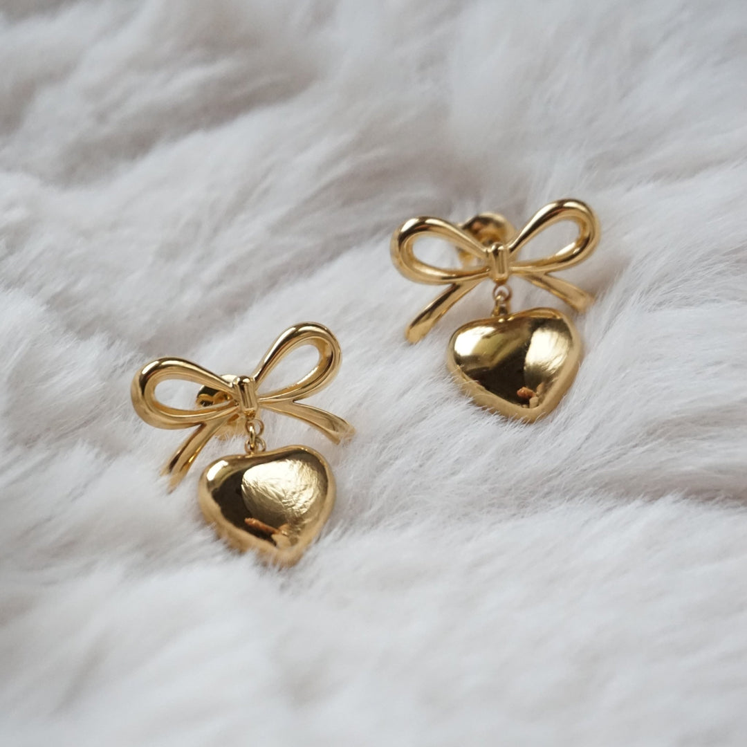 Little Grey Moon Gold Sweetheart Stud Earrings - MococoLittle Grey Moon100685Earrings
