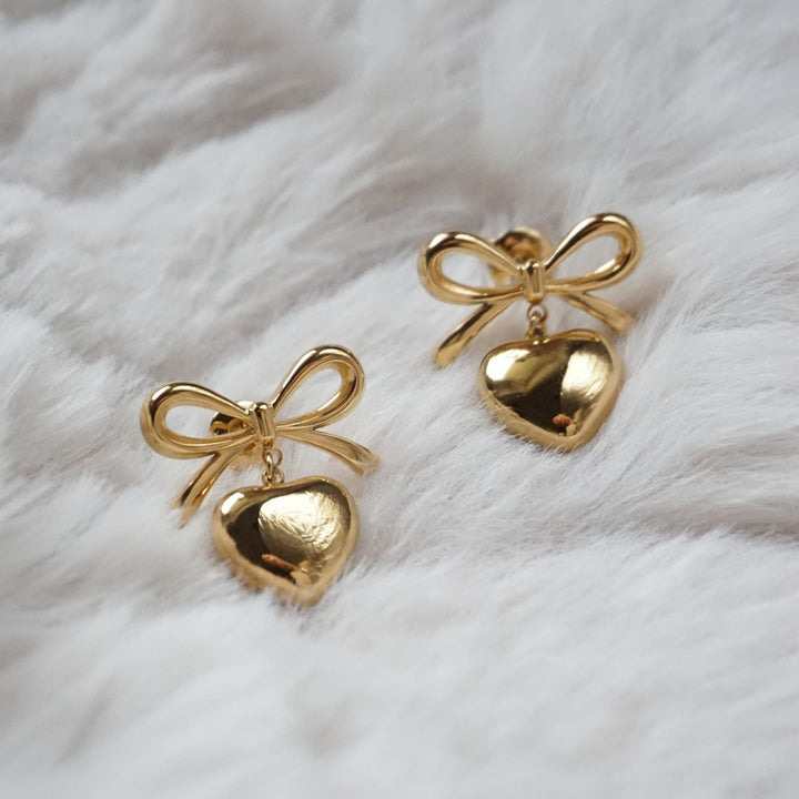 Little Grey Moon Gold Sweetheart Stud Earrings - MococoLittle Grey Moon100685Earrings