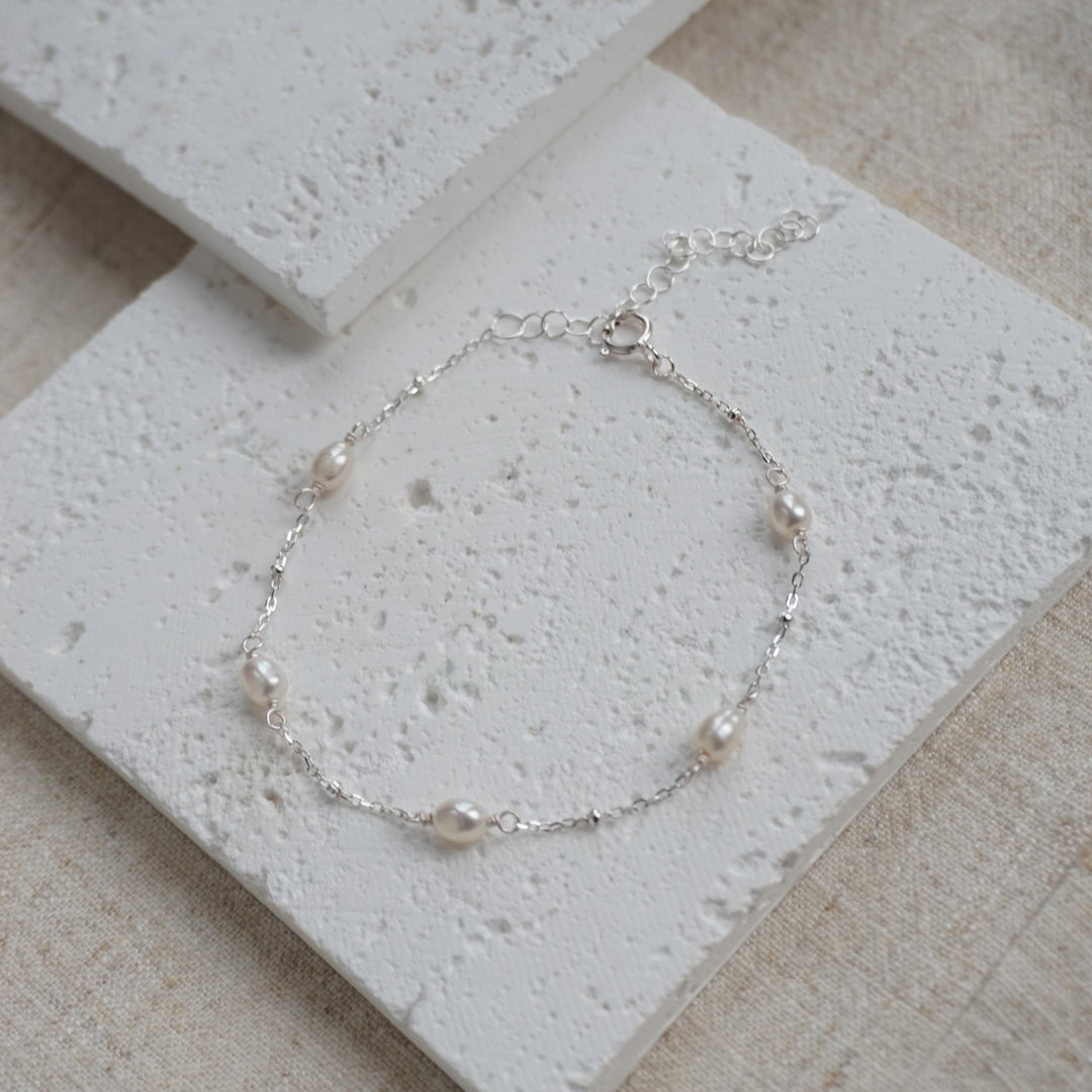 Little Grey Moon Silver Freshwater Pearl Chain Bracelet - MococoLittle Grey Moon100539Bracelets