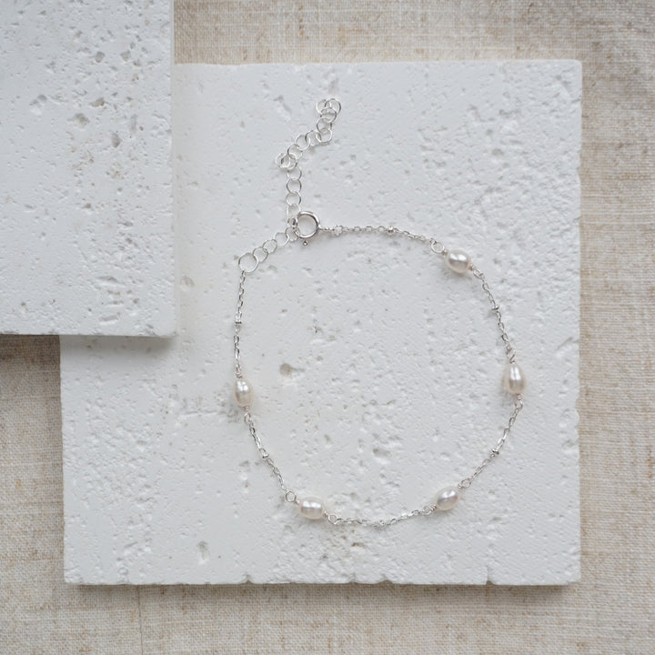 Little Grey Moon Silver Freshwater Pearl Chain Bracelet - MococoLittle Grey Moon100539Bracelets