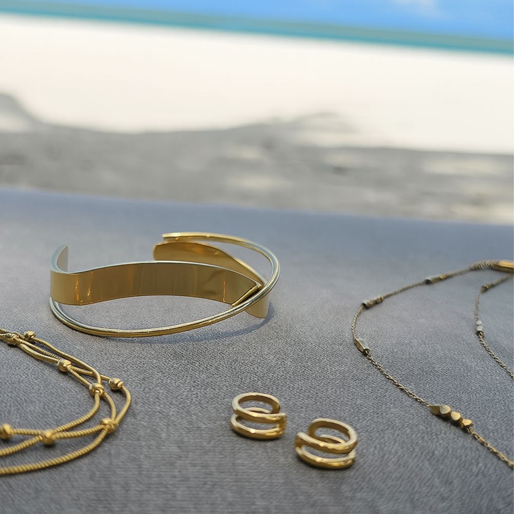 Mococo Essentials Gold Twist Bangle - MococoMococoMOCEGB012Bracelet