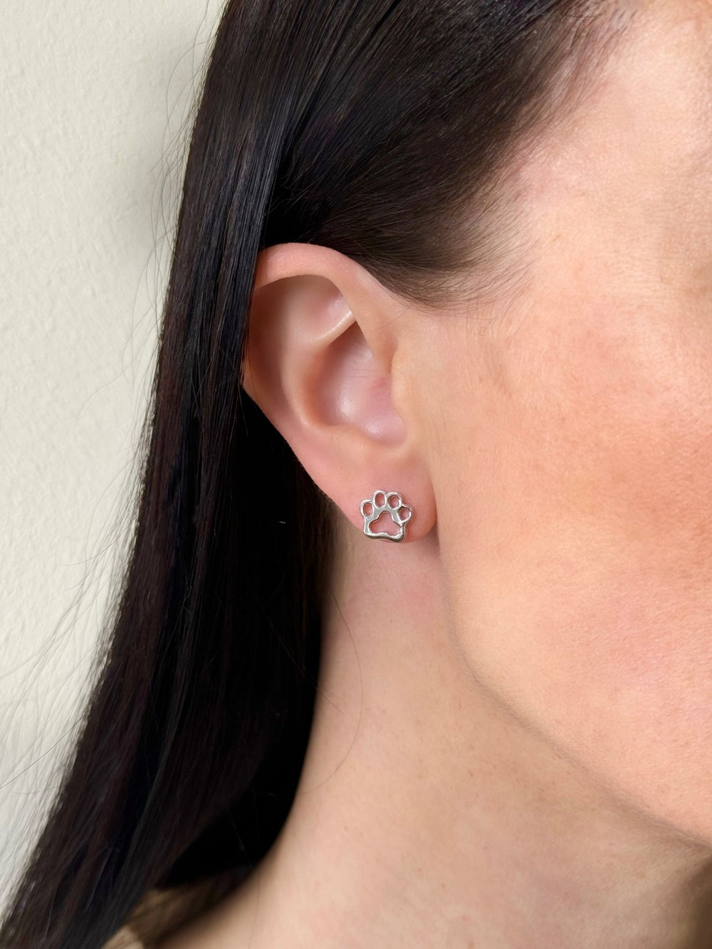 ol&co Silver Paw Print Stud Earrings - MococoOl&CoD8242Earrings