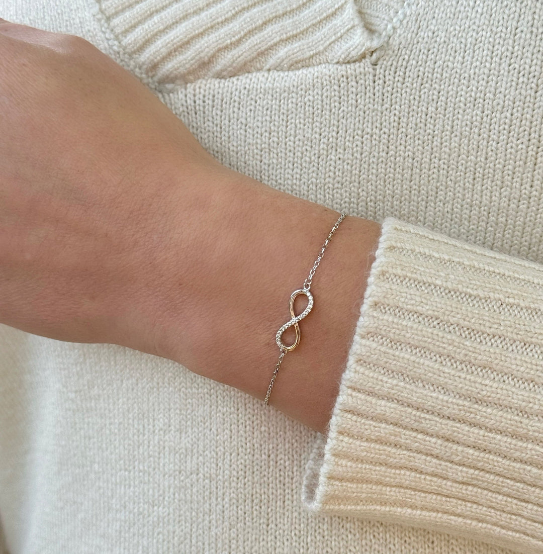 ol&co Silver Sparkling Infinity Bracelet - MococoOl&CoC6153Bracelets