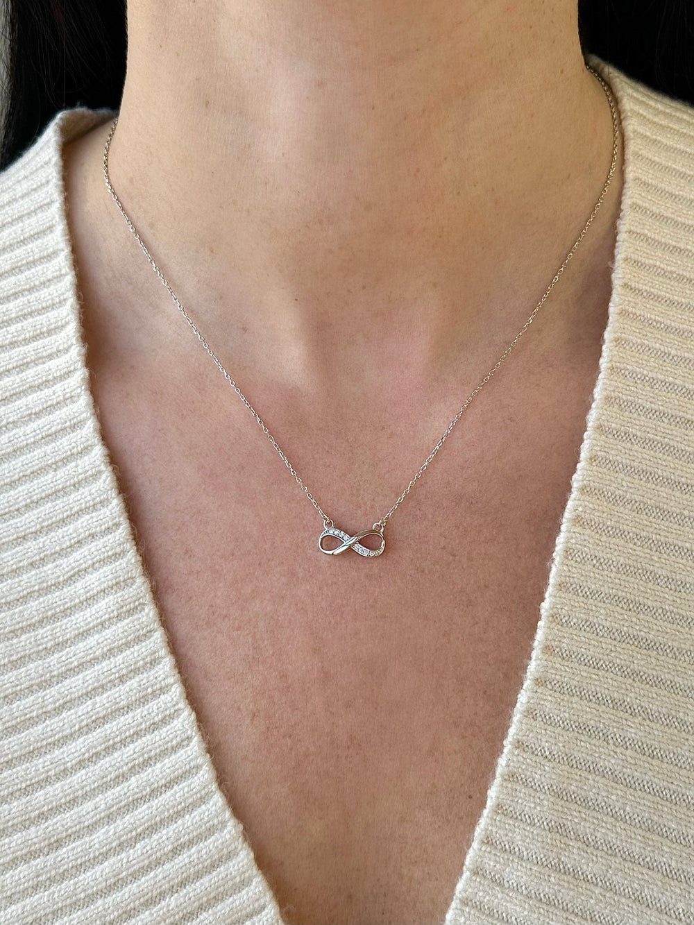 ol&co Silver Sparkling Infinity Pendant Necklace - MococoOl&CoF1310Necklaces