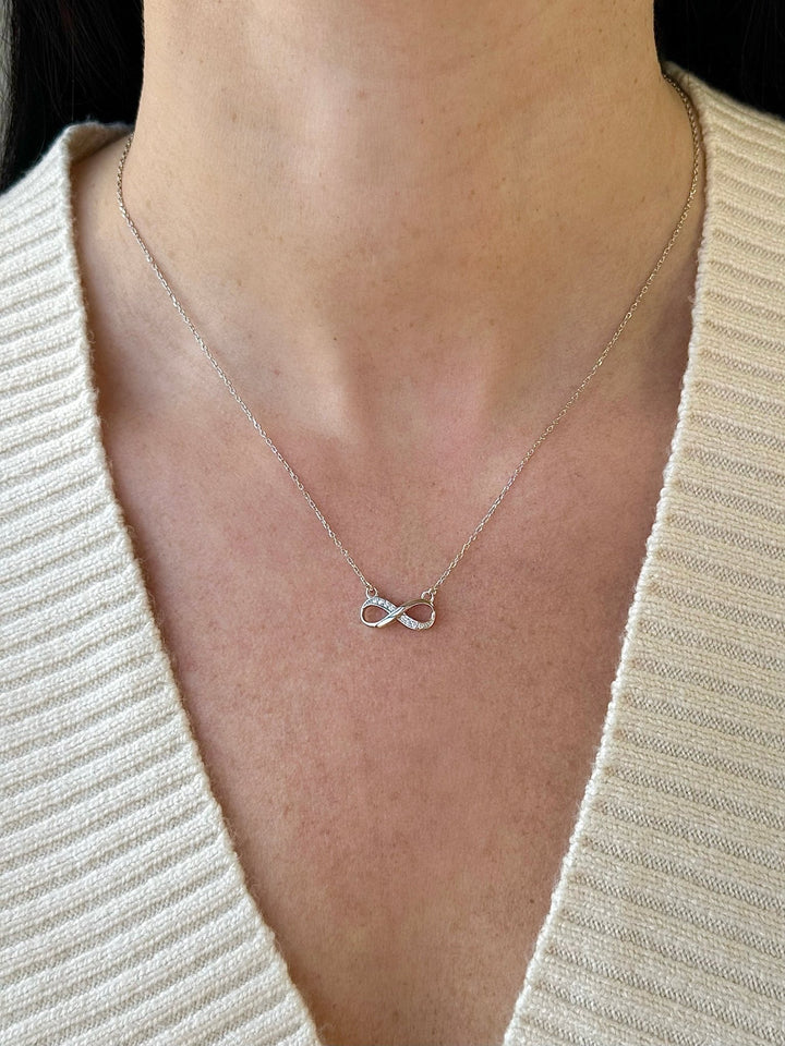 ol&co Silver Sparkling Infinity Pendant Necklace - MococoOl&CoF1310Necklaces