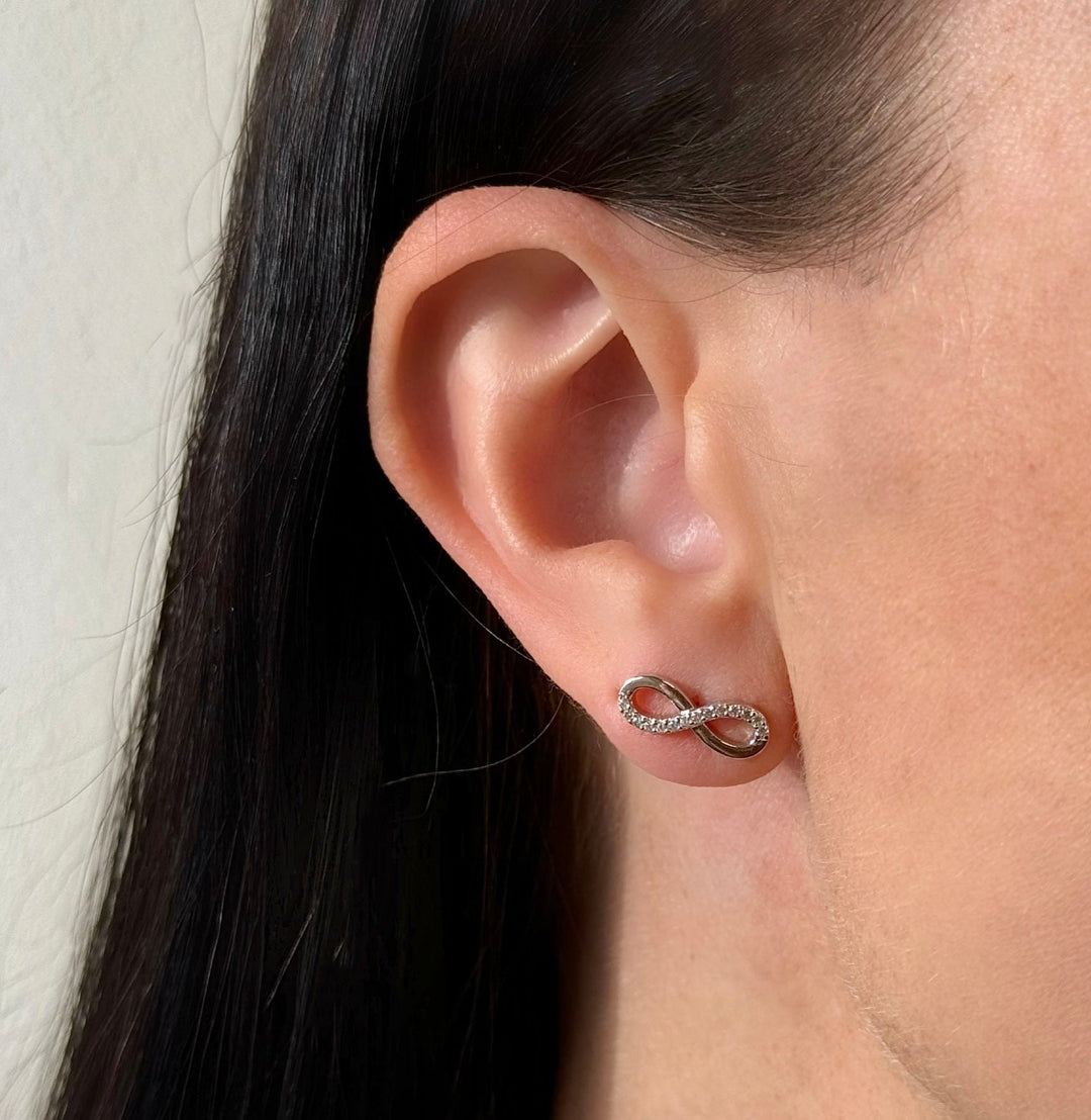 ol&co Silver Sparkling Infinity Stud Earrings - MococoOl&CoD7551Earrings