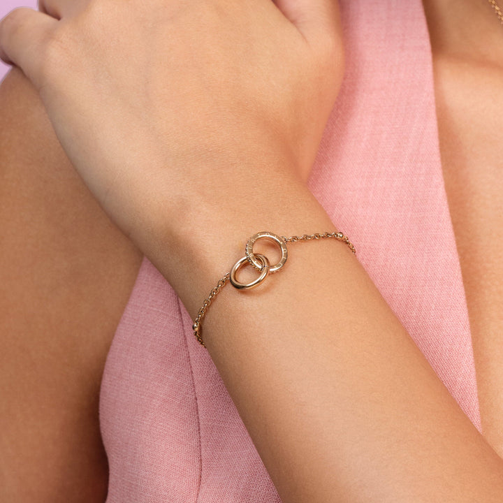 Olivia Burton Amity Interlock Rose Gold Bracelet - MococoOlivia Burton24100316Bracelets