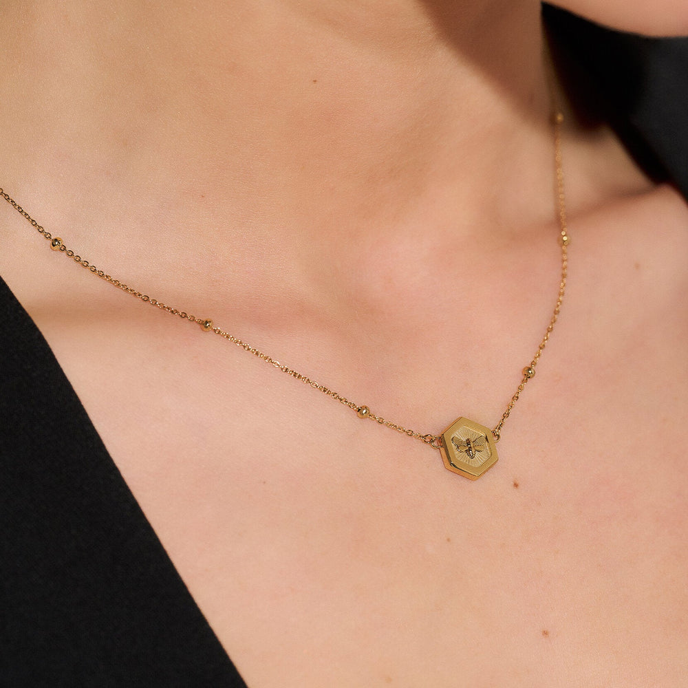 Olivia Burton Gold Minima Bee Pendant Necklace - MococoOlivia Burton241000967613272562201Necklaces