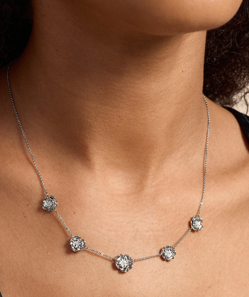 Olivia Burton Silver Tudor Rose Flower Necklace - MococoOlivia Burton241002517613272610971Necklaces