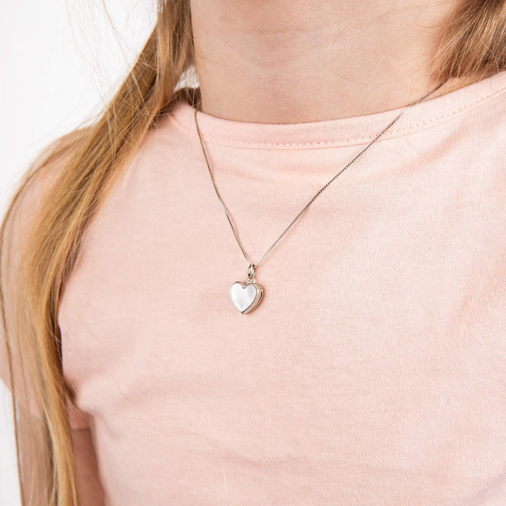 https://gb.geckojewellery.com/cdn/shop/files/p5516p_model.jpg?v=1758705251&amp;width=1200
