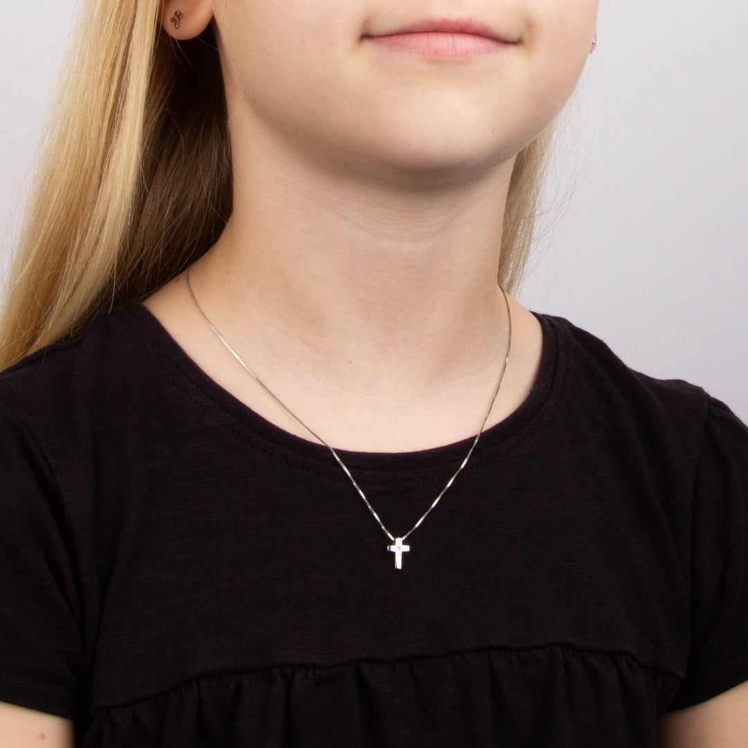 https://gb.geckojewellery.com/cdn/shop/files/p800_model_1.jpg