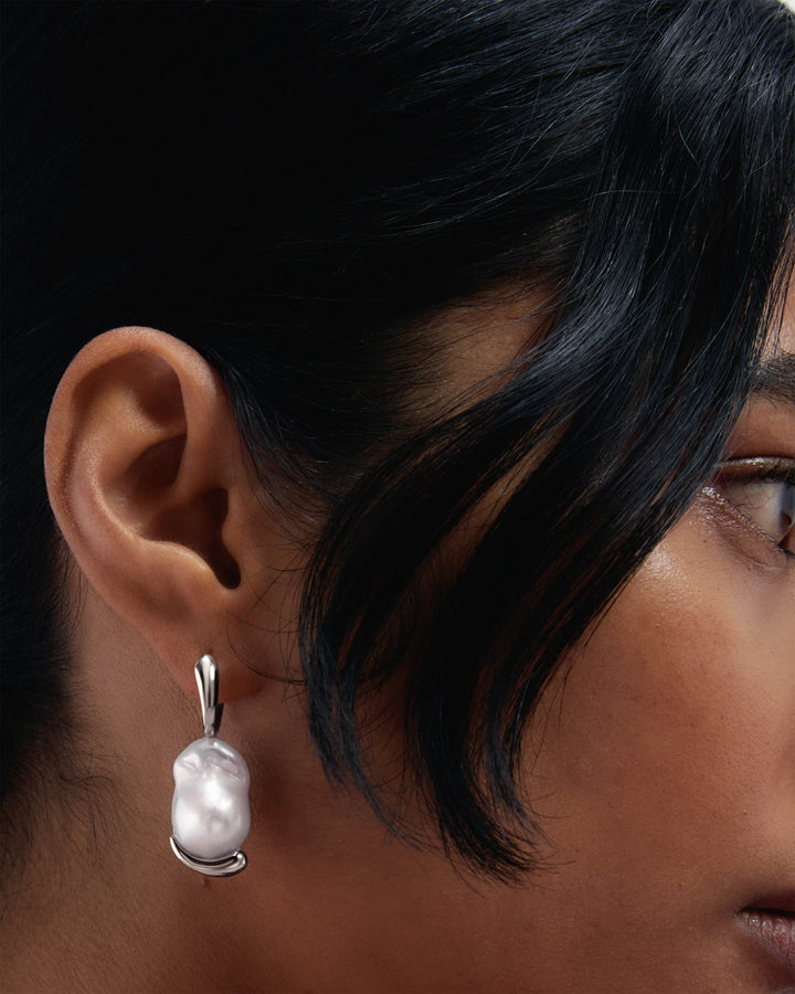 PDPAOLA Silver La Perla Marea Baroque Pearl Hoop Earrings - MococoPDPAOLAAR02-G53-UEarrings