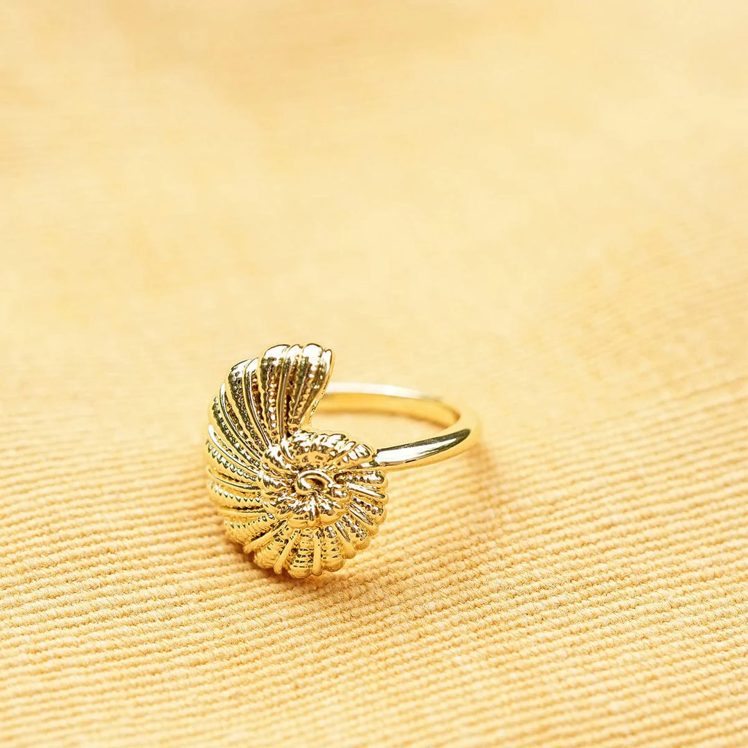 Daisy Polly Sayer Shell Ring