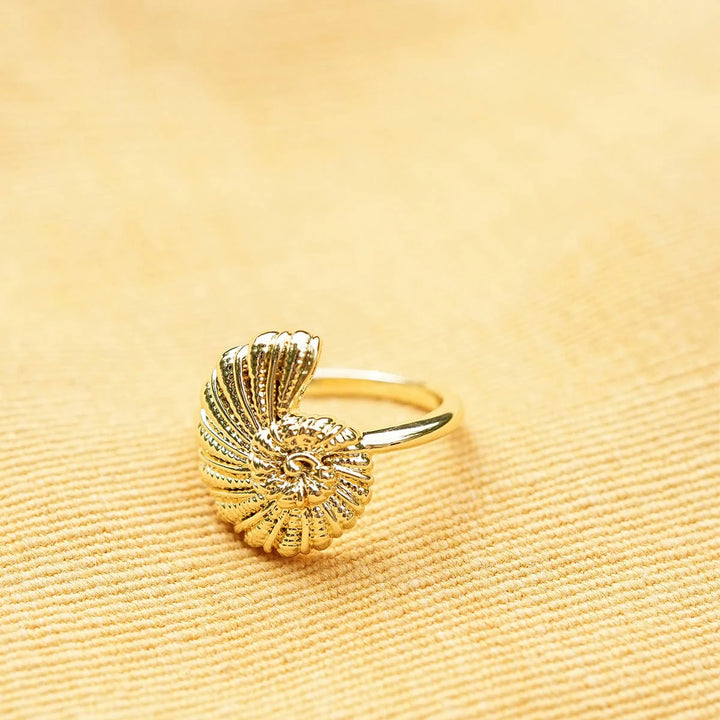 Daisy Polly Sayer Shell Ring