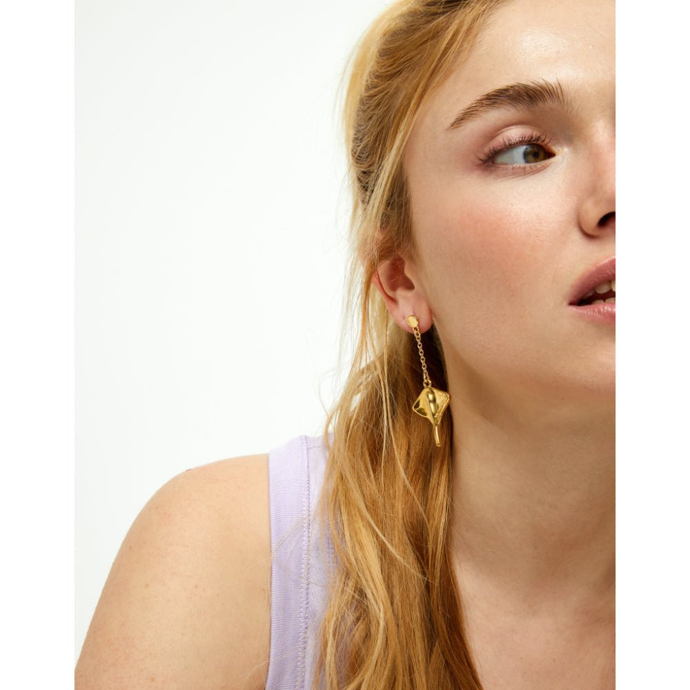 Unode50 18K Gold Plated Manta Ray - Shaped Drop Earrings - PEN1009 - MococoUNOde50PEN1009-18KEarrings