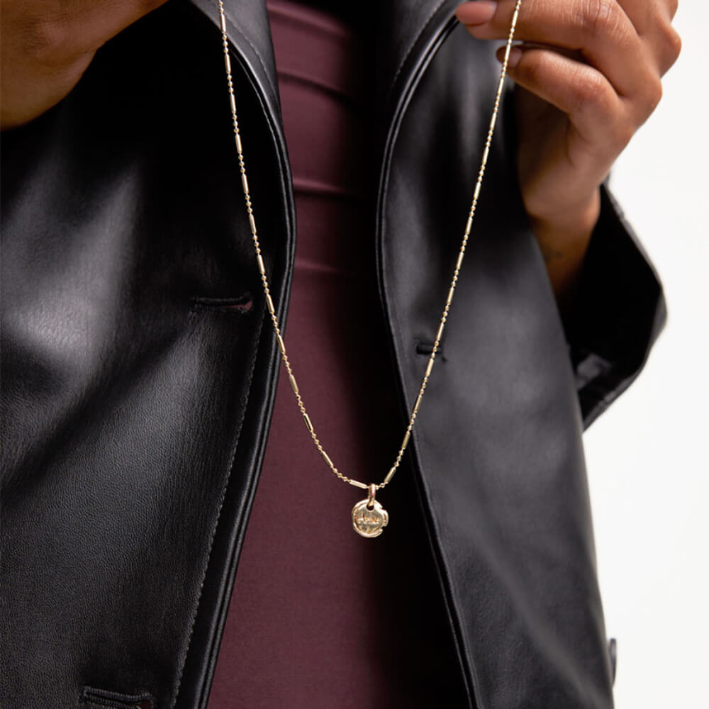 UNOde50 18K Gold - Plated The Word "Love" Charm - MococoUNOde50CHA0250ORO0000UCharms
