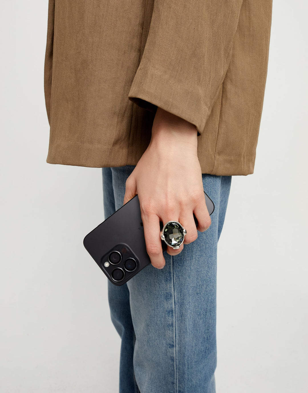 UNOde50 Ser Deslumbrante Large Ring with Grey Oval Faceted Crystal - MococoUNOde50ANI0851GRSMTL12
