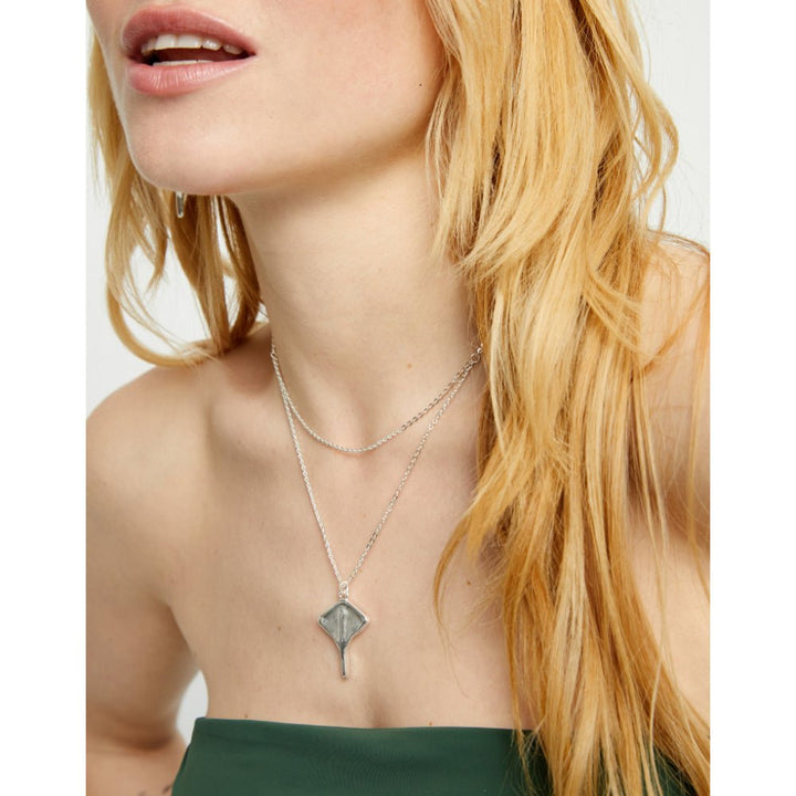 Unode50 Sterling Silver Multi Strand Chain Manta Ray Necklace - MococoUNOde50COL2043Necklace