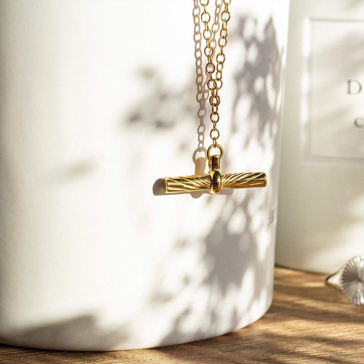 Daisy London 18ct Gold Estee Lalonde Tbar Necklace - MococoDaisy LondonELN04_GP5056104123515Necklaces